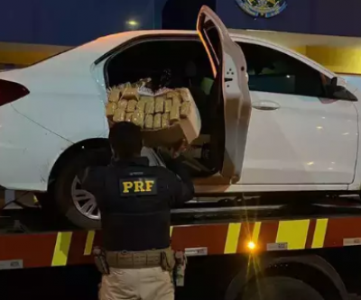 Traficante colide em praça de pedágio e é pego com maconha