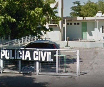 Bandido é cercado por populares e agredido após invadir casa