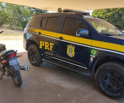 PRF recupera motocicleta furtada no distrito de Arapuá