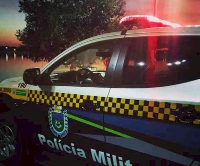 Moradores chegam em casa e encontram bandido dentro de quarto