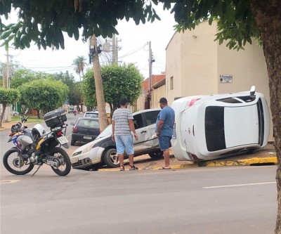 Acidente entre dois veículos perto da lagoa mobiliza equipe da SAMU 