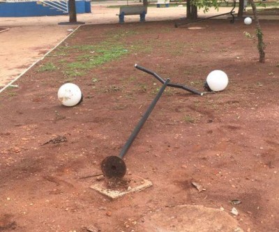 Ataque na praça do Alvorada foi praticada por ladrões que furtaram fios e lâmpadas 
