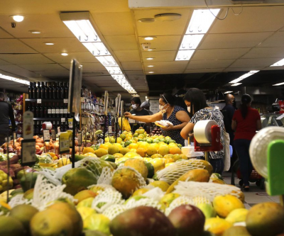Prejuízo do comércio com feriados será menor em 2022, diz CNC