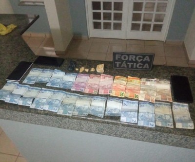 Jovem é presa em flagrante por tráfico de droga em Coxim (MS)