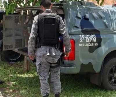 Revoltada, população bate e amarra ladrão no Parque São Carlos; duas pessoas foram presas