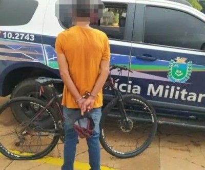 Acusado de furto no Centro estava com faca e uma chave fixa