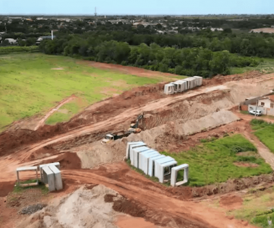 Obra de macrodrenagem que beneficiará sete bairros está avançada, veja fotos
