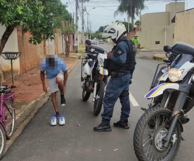 Jovem se assusta com a presença da PM, levanta suspeitas e acaba detido no Santa Luzia 