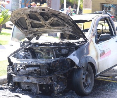 Incêndio destrói carro na área central de Três Lagoas 