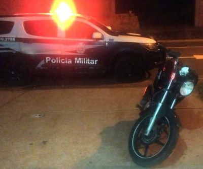 PM frustra ação de ladrões que tentaram subtrair moto na madrugada no bairro Colinos 