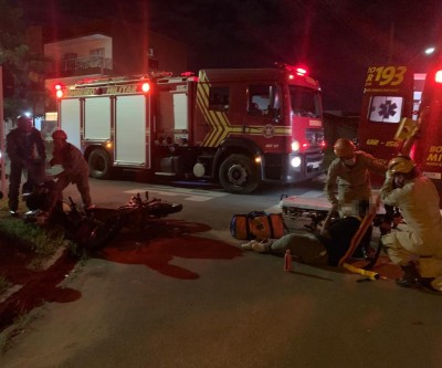 Veja o vídeo: Colisão entre motos deixa duas pessoas feridas no São Carlos 