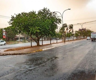 Semana começa com risco de chuva intensa em parte de MS 