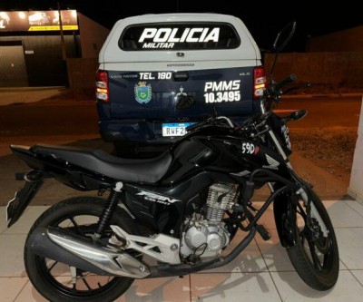 Motociclista que empinava moto foge da PM e após perseguição acaba preso 