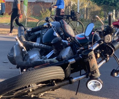 Motociclista que estava em Harley Davison bate em Voyage e é socorrido em estado grave ao hospital 