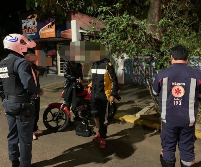 Moto entregador bate em moto e SAMU é acionado no Centro de Três Lagoas