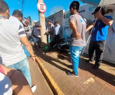 Motociclista bate contra poste e morre na Zahran 