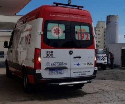Bebê de um ano, sem capacete, cai da moto do pai e morre em SP