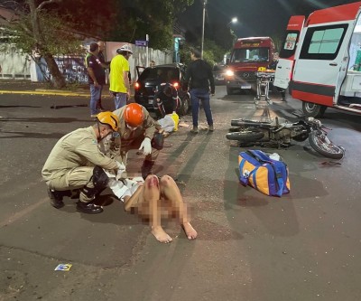 Veja o vídeo: Jovens em moto ficam gravemente feridos em acidente no Centro 
