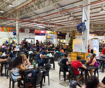 “Podemos experimentar vários pratos por um preço justo”, comentam amigas que participaram do Festival de Comida de Feira