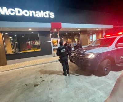 Homem ameaça colabores do Mc Donald’s após tentar atendimento fora do horário 