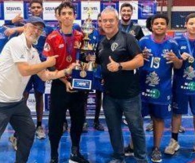 Escola Edwards Corrêa é a grande campeã do torneio de handebol masculino
