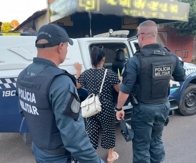 Treta em Família no Feriado: Mulher diz ser vítima de cárcere e agressão, mas acaba detida após agredir a sogra de 61 anos que estava com criança no colo em Três Lagoas