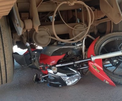 Motociclista ‘nasce de novo’ após moto parar debaixo de carreta em acidente no Jardim Maristela