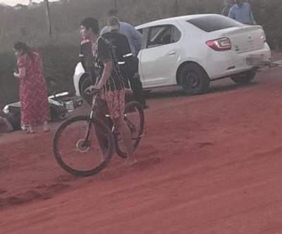 Grave colisão entre duas motos deixa mulher ferida e com intenso sangramento na cabeça em Três Lagoas