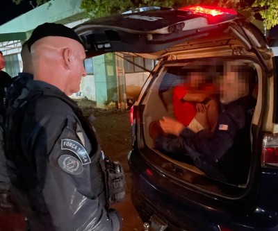 VEJA O VÍDEO: A CASA CAIU: Após caçada policial, PM encontra e prende três suspeitos deitados atrás de caminhão; quarto segue foragido em Três Lagoas