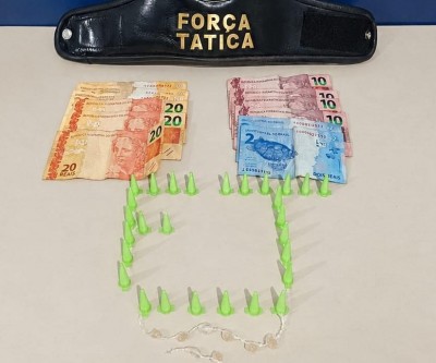 Tráfico de drogas continua “correndo solto” no Novo Oeste em Três Lagoas: Crack e cocaína são apreendidos pela Força Tática