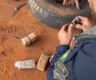 “Não vão achar”...Polícia desmonta estepe de carro e encontra mais de um quilo de cocaína em Três Lagoas
