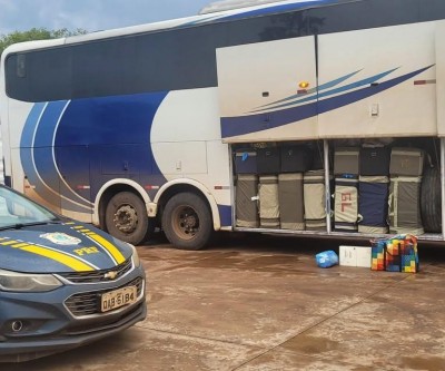 VEJA O VÍDEO: O cheiro não passou despercebido”: PRF encontra 189 volumes de perfumes e 500 maços de cigarros em ônibus na BR-262