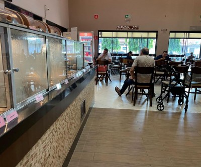 Domingo de eleições começa com movimento tímido em padarias de Três Lagoas