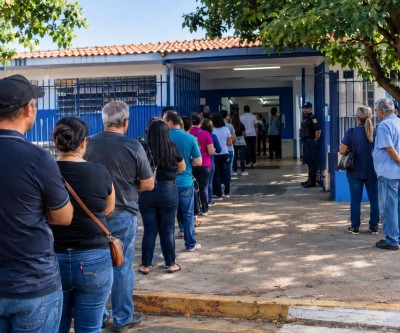 Candidatos têm preferência na fila de votação e não precisam aguardar como os demais eleitores