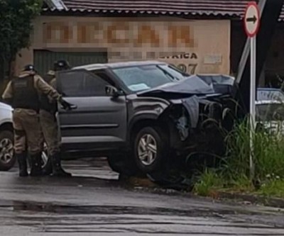 Mesmo com semáforo, cruzamento registra colisão e deixa dois feridos em Três Lagoas