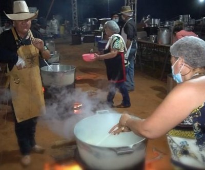 VEJA O VÍDEO: Guerreiro será o cozinheiro da cavalgada de Brasilândia neste domingo e vai preparar almoço tropeiro para o público