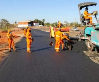 Em pleno feriadão, motoristas enfrentam congestionamentos na BR-262 devido às obras do novo posto fiscal próximo à ponte do Rio Paraná