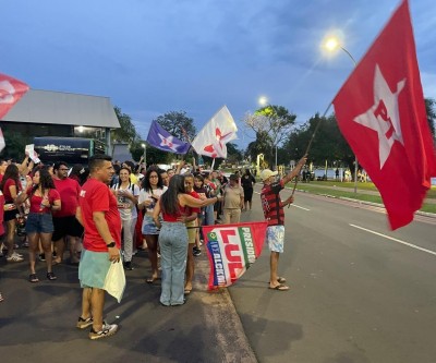 VEJA O VÍDEO: Apoiadores de Lula realizam ato político na circular da Lagoa Maior, em Três Lagoas