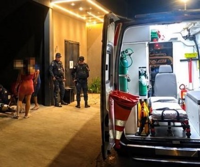 Homem é crivado de balas em frente a adega e socorrido em estado grave em Três Lagoas