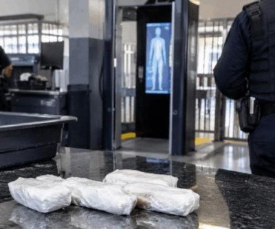 Tentaram levar cocaína para os companheiros presos, mas scanner flagra droga escondida nas partes íntimas de duas mulheres em Três Lagoas