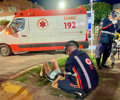 VEJA O VÍDEO: Câmeras registram grave acidente entre moto e Fiat Uno no centro de Três Lagoas; motociclista fica ferida