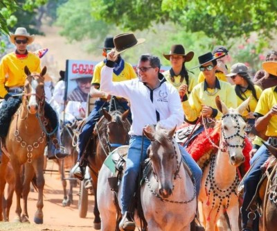 Prefeito Cassiano Maia participa a cavalo da 19ª Cavalgada do Arapuá e prestigia tradição sertaneja em Três Lagoas