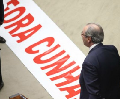 Câmara cassa mandato de Eduardo Cunha por 450 votos a favor e dez contra