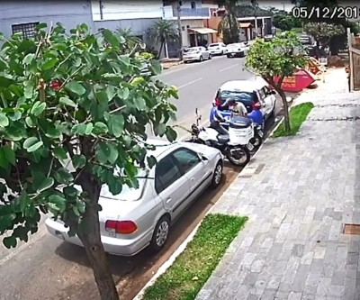 Câmera de monitoramento registra furto de moto no São Jorge