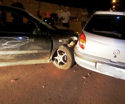 Ganhou carro de “niver”, saiu para comemorar e tem carro atingido em acidente