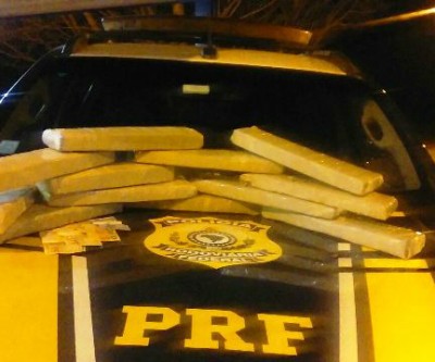 PRF de Três Lagoas apreende maconha em micro-ônibus 
