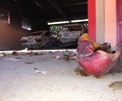 Incêndio criminoso destrói carros e parte do prédio da Missão Salesiana  