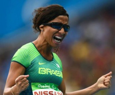 Silvânia Costa conquistou o ouro no salto em distância T11