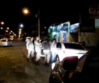 Homem ameaça casal e depois foge da ROTAI em alta velocidade
