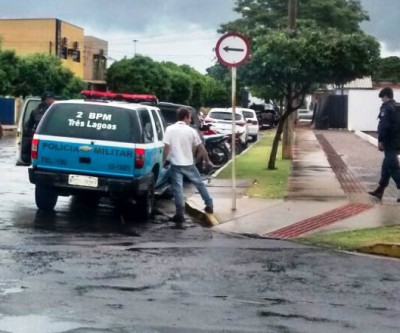 Vítima de assalto perde R$ 5 mil em “saidinha” de banco 